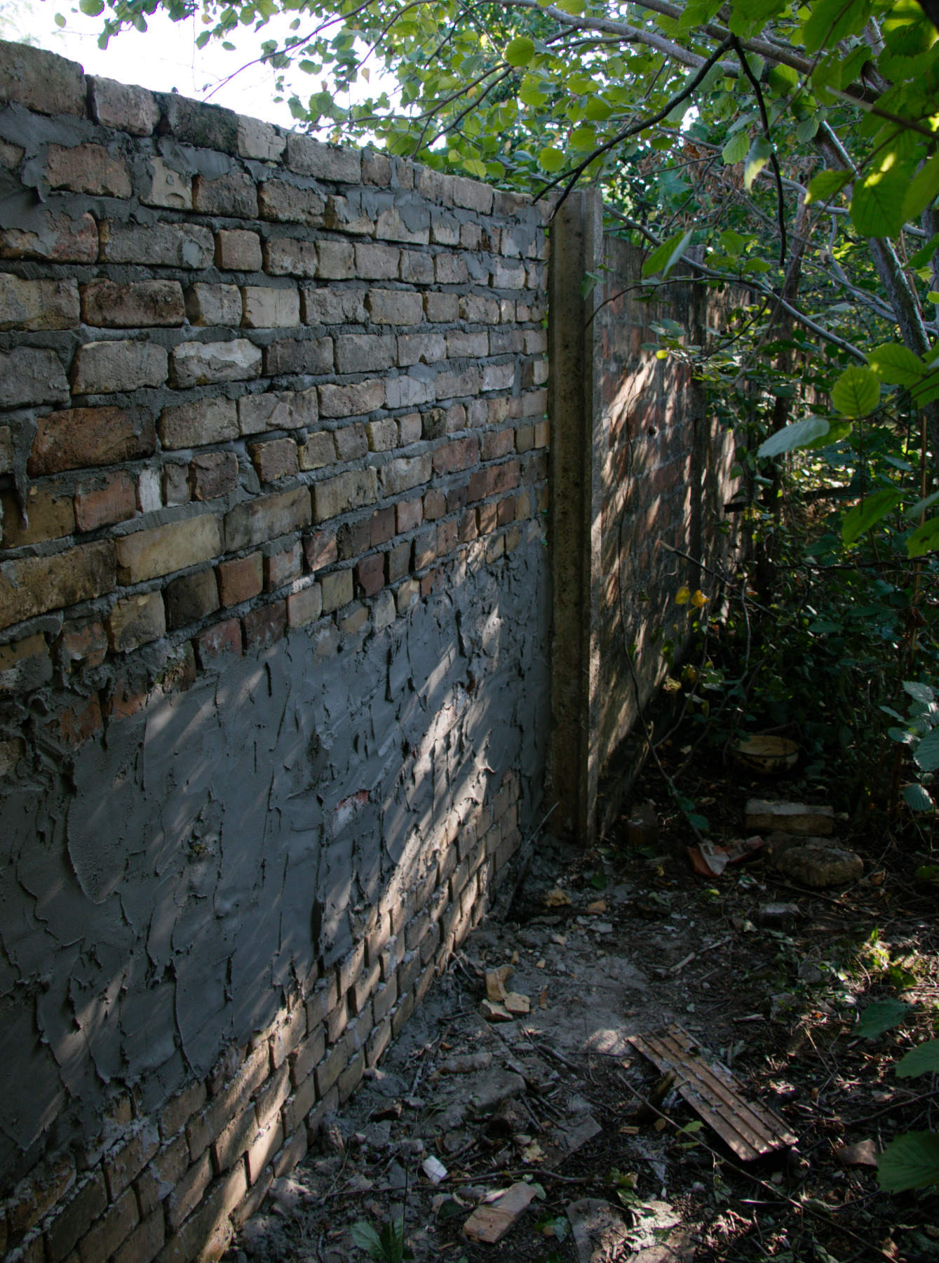 Вишак малтера је где се спаја стари зид са надоградњом.