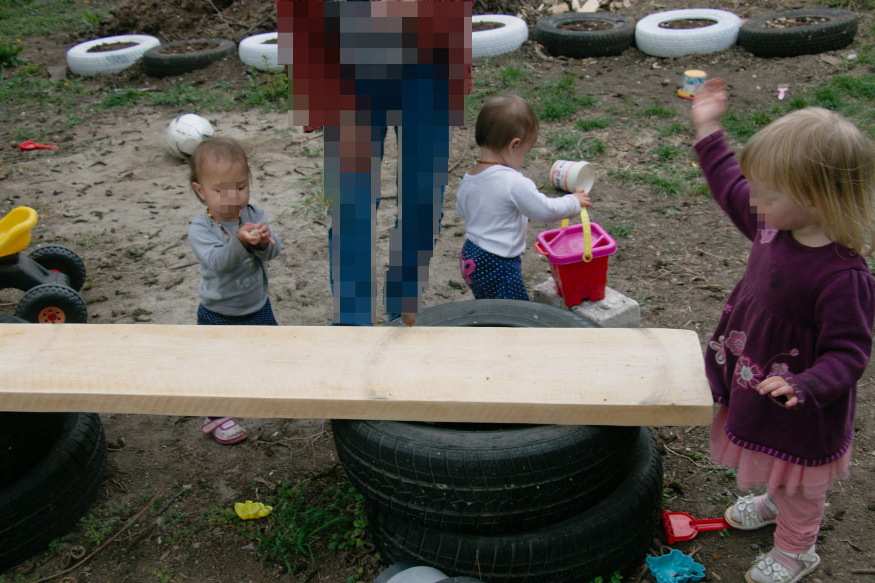 Around the improvised bench