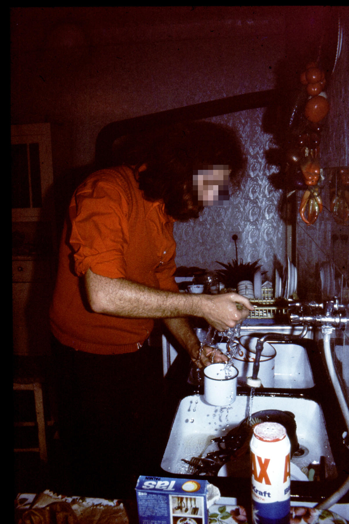 Не умем да кувам ерго судови. Молерај на зиду сребрн, популаран шездесетих док не покушаш да га префарбаш.